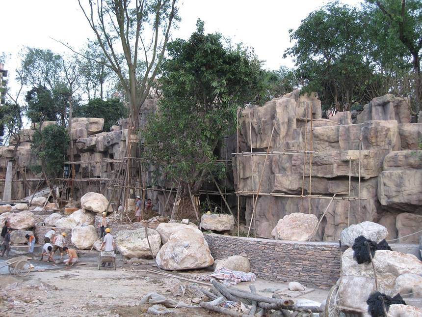 塑石假山施工現場(chǎng)