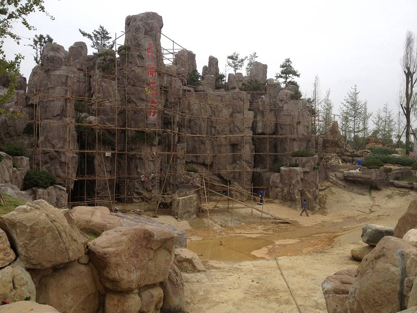 大型GRC假山施工現場(chǎng)