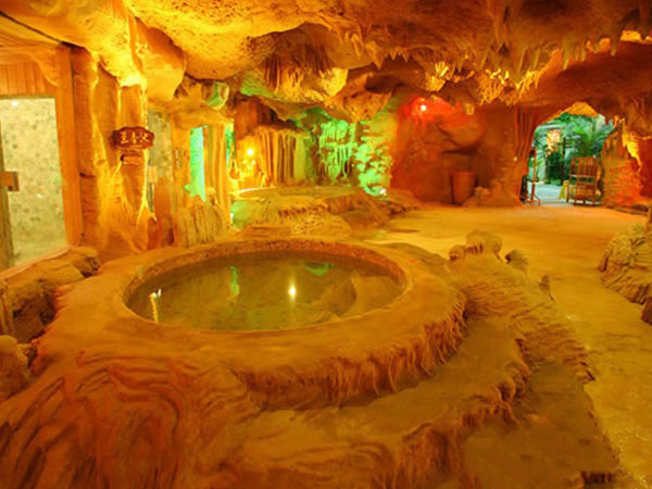 溶洞類(lèi)主題樂(lè )園