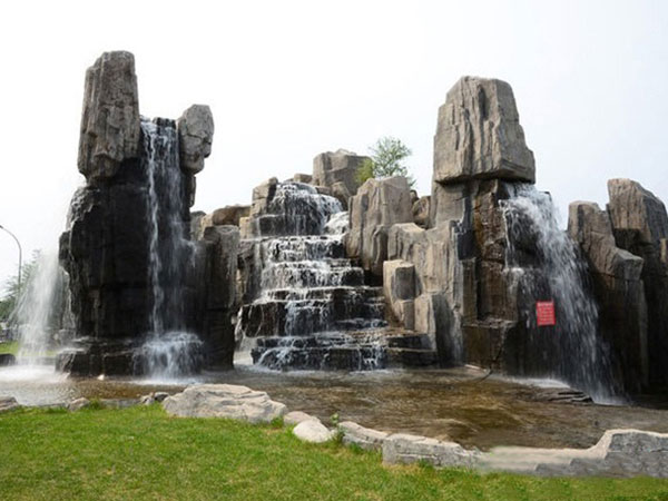 什么是水泥假山？水泥假山有哪些優(yōu)勢？