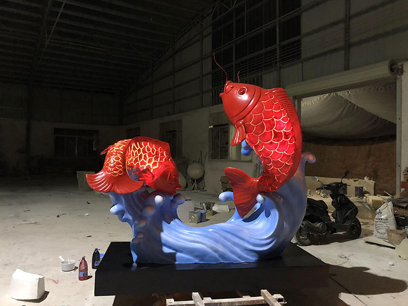 玻璃鋼鯉魚(yú)雕塑